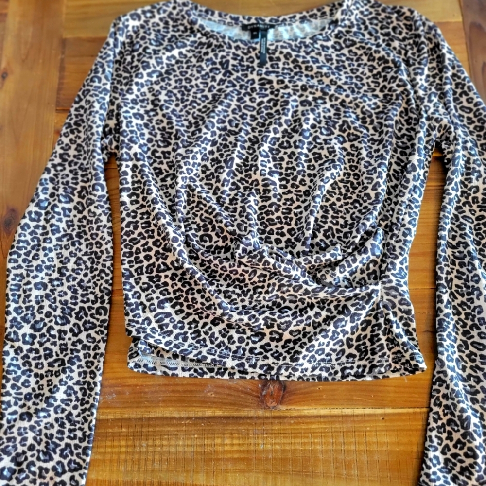 Crop animal print top.